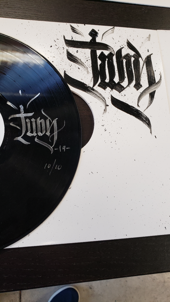 Tubs - Calligraphic DJ - WHITE